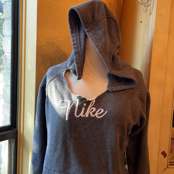 Nike Sweatshirt Upcycle - Picture 2 of 9